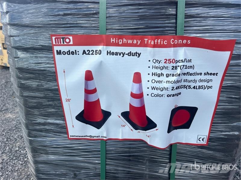Quantity of (250) MTO A2250 Traffic Cones (Unused vamzdžių klotuvų buldozeriai