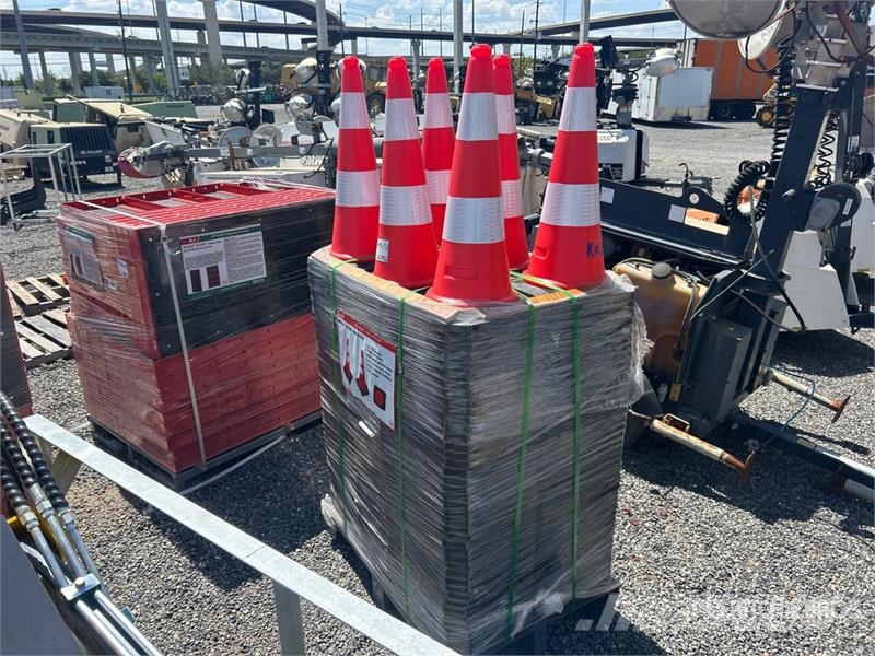 Quantity of (250) MTO A2250 Traffic Cones (Unused Polovni buldožeri za polaganje cevi