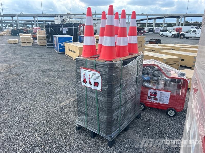 Quantity of (250) MTO A2250 Traffic Cones (Unused vamzdžių klotuvų buldozeriai