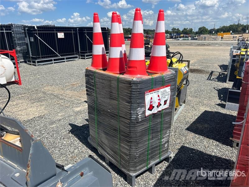 Quantity of (250) MTO A2250 Traffic Cones (Unused Polovni buldožeri za polaganje cevi