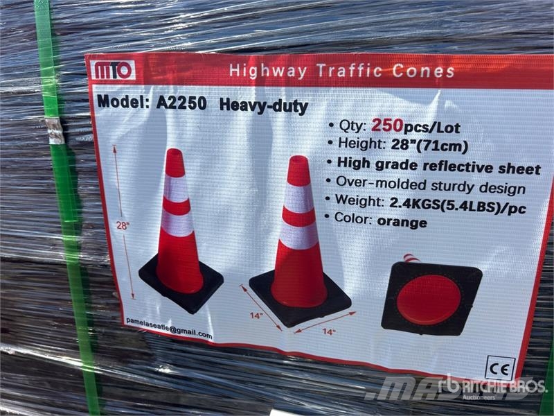 Quantity of (250) MTO A2250 Traffic Cones (Unused Polovni buldožeri za polaganje cevi