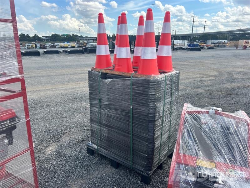 Quantity of (250) MTO A2250 Traffic Cones (Unused vamzdžių klotuvų buldozeriai