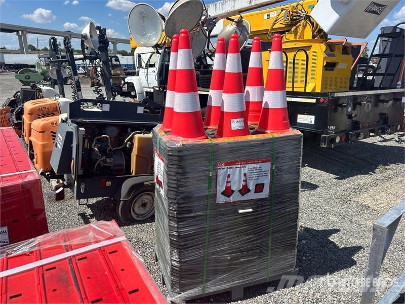 Quantity of (250) MTO A2250 Traffic Cones (Unused Polovni buldožeri za polaganje cevi