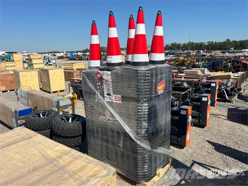 Quantity of (250)  SDGRAND SDLTc250 Traffic Cones  Pipelayer dozers