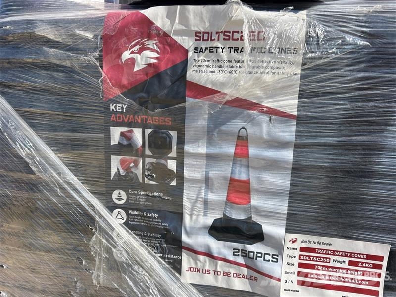  Quantity of (250)  SDGRAND SDLTc250 Traffic Cones  Pipelayer dozers