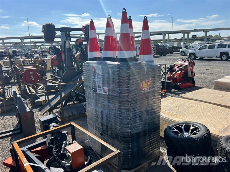  Quantity of (250)  SDGRAND SDLTc250 Traffic Cones  Pipelayer dozers