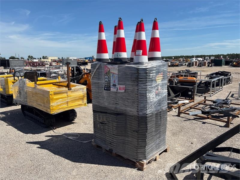 Quantity of (250) TSC 28 in Traffic Cones (Unused Polovni buldožeri za polaganje cevi