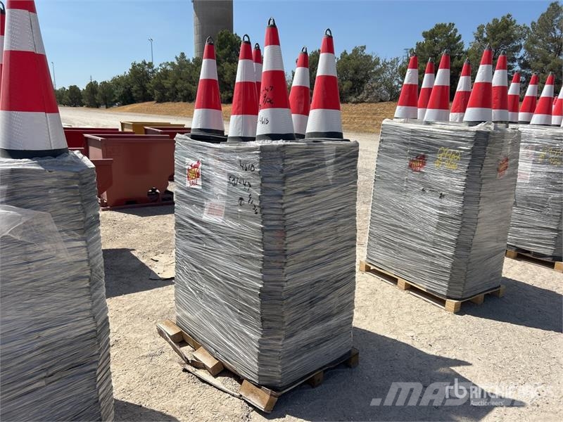 Quantity of (250) TSC 28 in Traffic Cones (Unused Μπουλντόζες τοποθέτησης σωλήνων