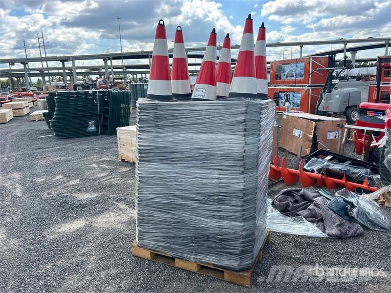  Quantity of (250)  TSC 28 in Traffic Cones (Unused Rørutleggere