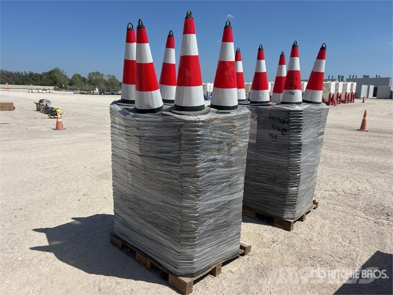 Quantity of (250) TSC 28 in Traffic Cones (Unused Μπουλντόζες τοποθέτησης σωλήνων