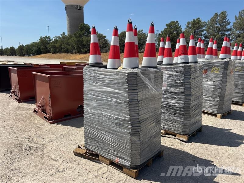 Quantity of (250) TSC 28 in Traffic Cones (Unused Μπουλντόζες τοποθέτησης σωλήνων
