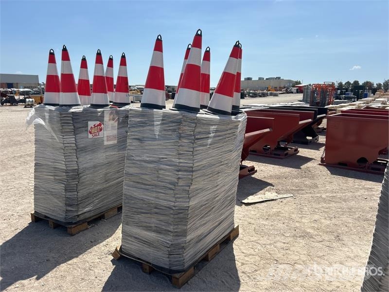 Quantity of (250) TSC 28 in Traffic Cones (Unused Μπουλντόζες τοποθέτησης σωλήνων