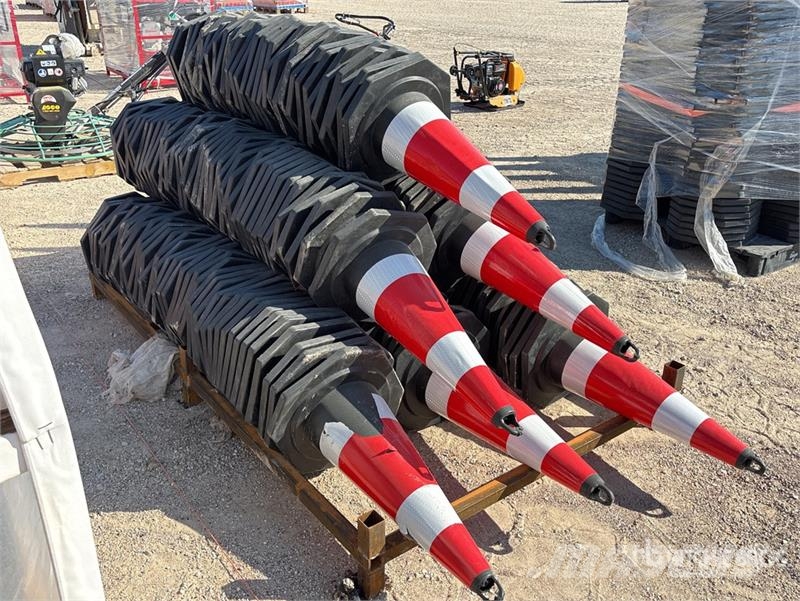  Quantity of (250)  TSC 28 in Traffic Cones (Unused Buldózers tiendetubos