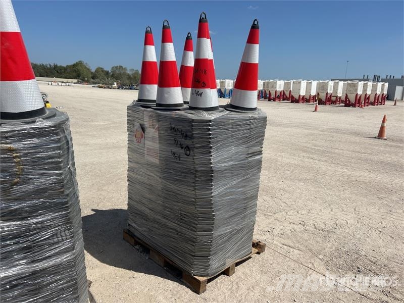 Quantity of (250) TSC 28 in Traffic Cones (Unused Μπουλντόζες τοποθέτησης σωλήνων
