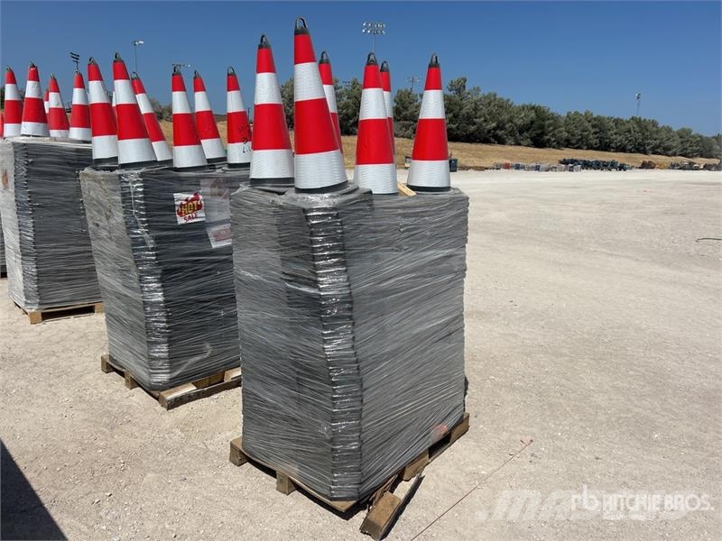 Quantity of (250) TSC 28 in Traffic Cones (Unused Μπουλντόζες τοποθέτησης σωλήνων