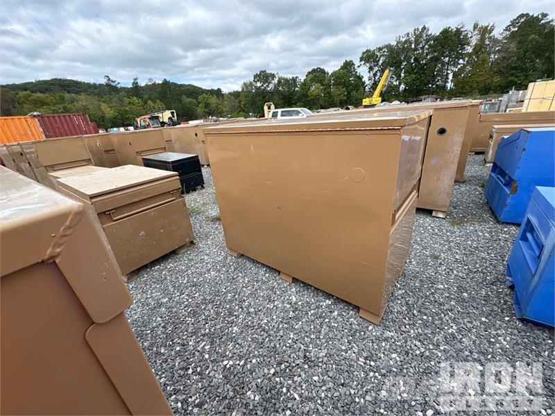 Quantity of (27) Gang Boxes 31x51x6 مكونات أخرى