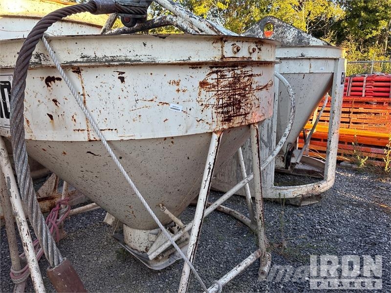 Quantity of (3) 1 cyd Concrete Bucket Attachment 其他