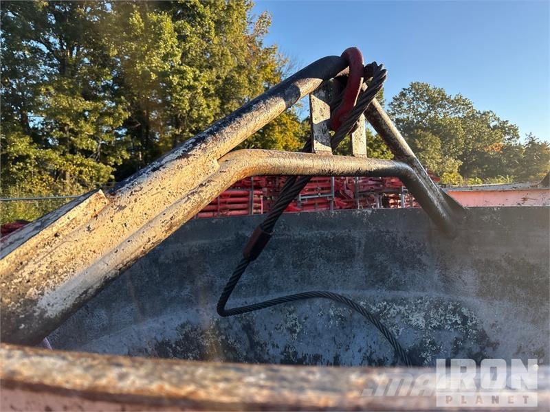 Quantity of (3) 1 cyd Concrete Bucket Attachment 其他