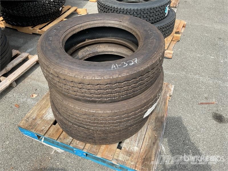  Quantity of (3) 11R22.5 Tires Transport - Inne
