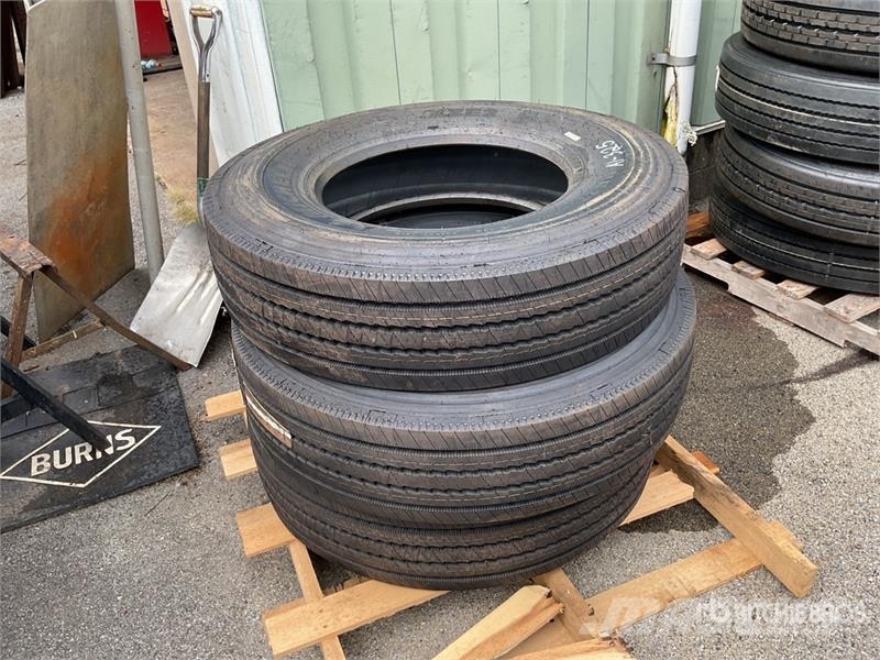  Quantity of (3) 11R22.5 Tires Transport - Inne