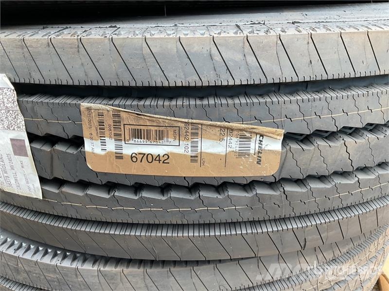  Quantity of (3) 11R22.5 Tires Transport - Inne