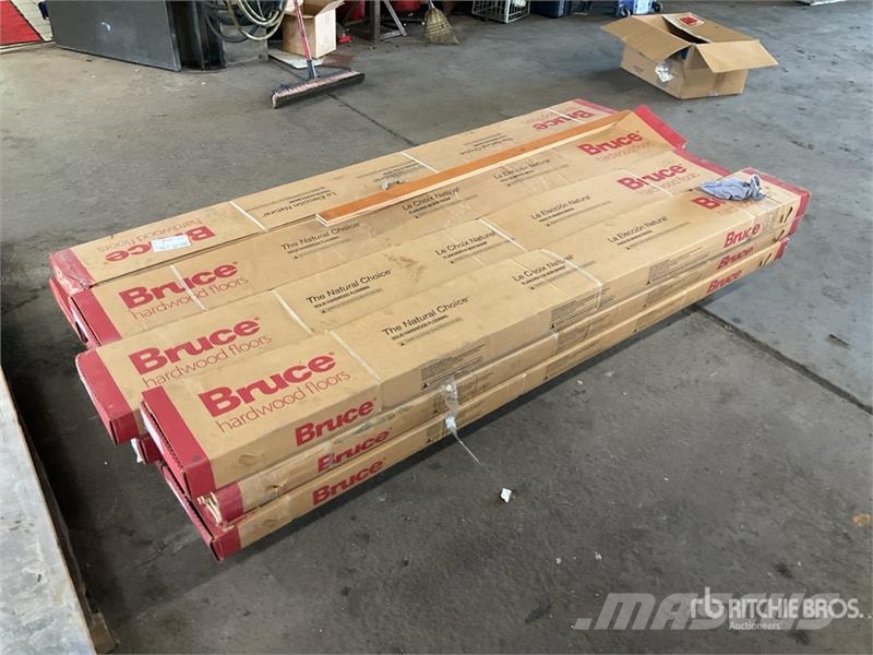 Quantity of 3/4 in Solid Oak Hardwood Flooring Andre komponenter