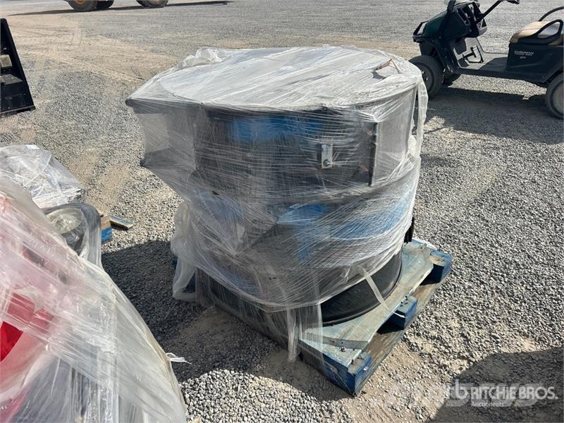 Quantity of (3) 42 in Barrel Fan Autres accessoires