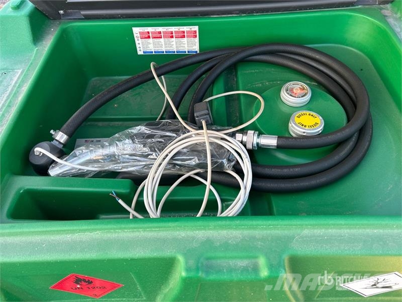  Quantity of (3) AM-Tank Portable Poly Diesel Fuel  Üzemanyag- és adaléktartályok