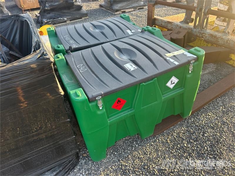  Quantity of (3) AM-Tank Portable Poly Diesel Fuel  Üzemanyag- és adaléktartályok
