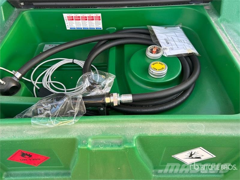  Quantity of (3) AM-Tank Portable Poly Diesel Fuel  Üzemanyag- és adaléktartályok