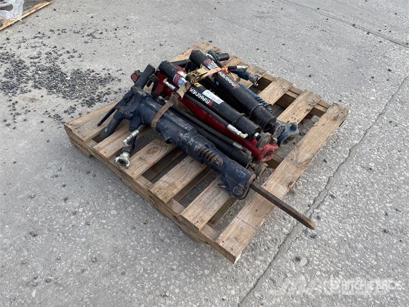 Quantity of (3) APT 190 Demolition Breaker Podrivači