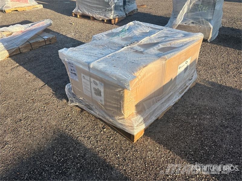 Quantity of (3) Boxes of Mr. Heater 80000 cal 80,0 Fűtő és Hűtő felszerelések