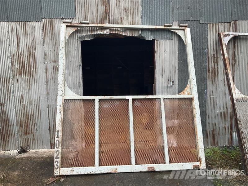 Quantity of (3) Chip Trailer Tailgates Drugi deli