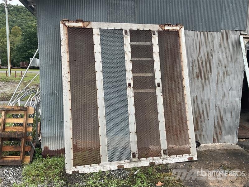 Quantity of (3) Chip Trailer Tailgates Drugi deli