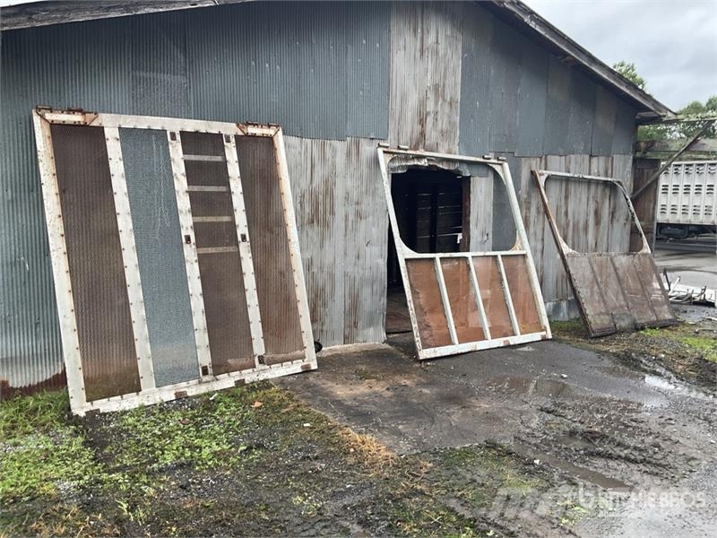 Quantity of (3) Chip Trailer Tailgates Drugi deli