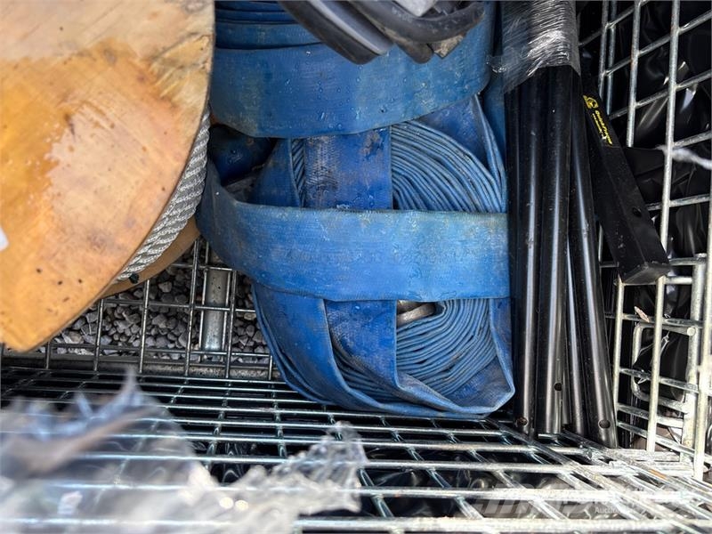 Quantity of (3) Crates of Contractor supplies Outros componentes