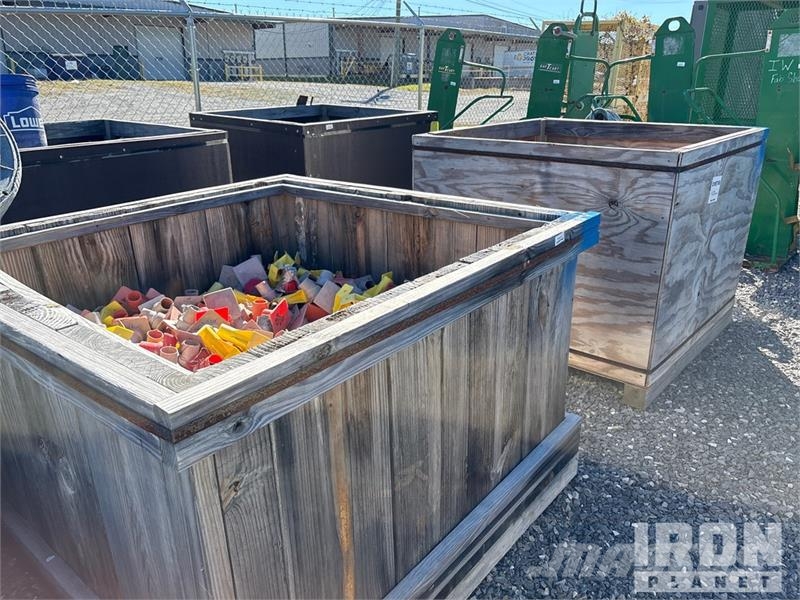 Quantity of (3) Crates of of Rebar Caps & Adjustab Outros componentes