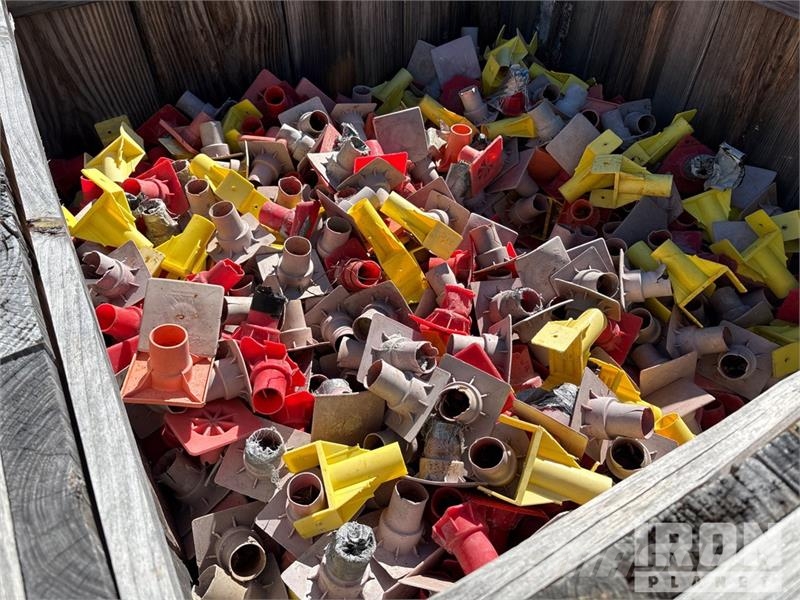 Quantity of (3) Crates of of Rebar Caps & Adjustab Outros componentes