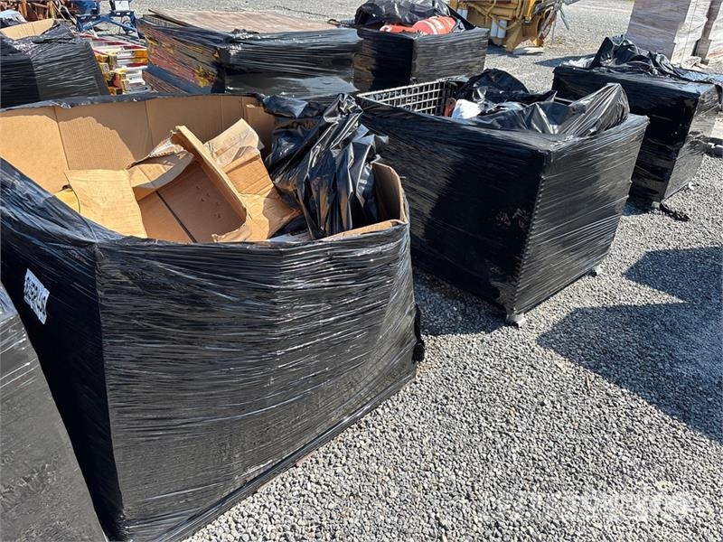 Quantity of (3) Crates of Contractor supplies Outros componentes