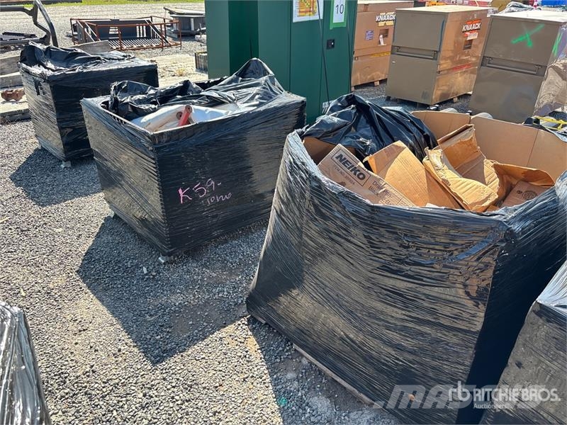 Quantity of (3) Crates of Contractor supplies Outros componentes