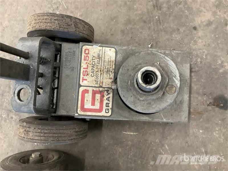  Quantity of (3) Floor Jacks مكونات أخرى