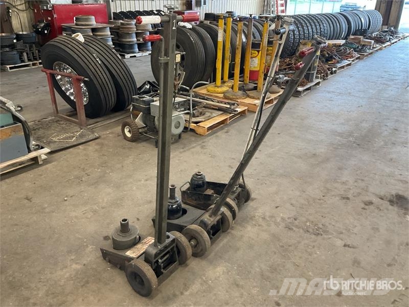  Quantity of (3) Floor Jacks مكونات أخرى