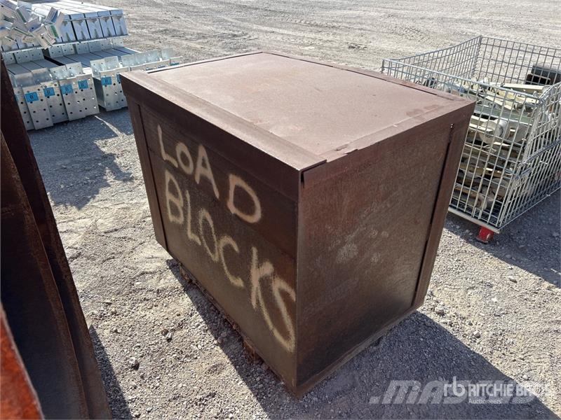 Quantity of (3) Hook Blocks & (1) Overhaul Ball أجزاء ومعدات رافعات