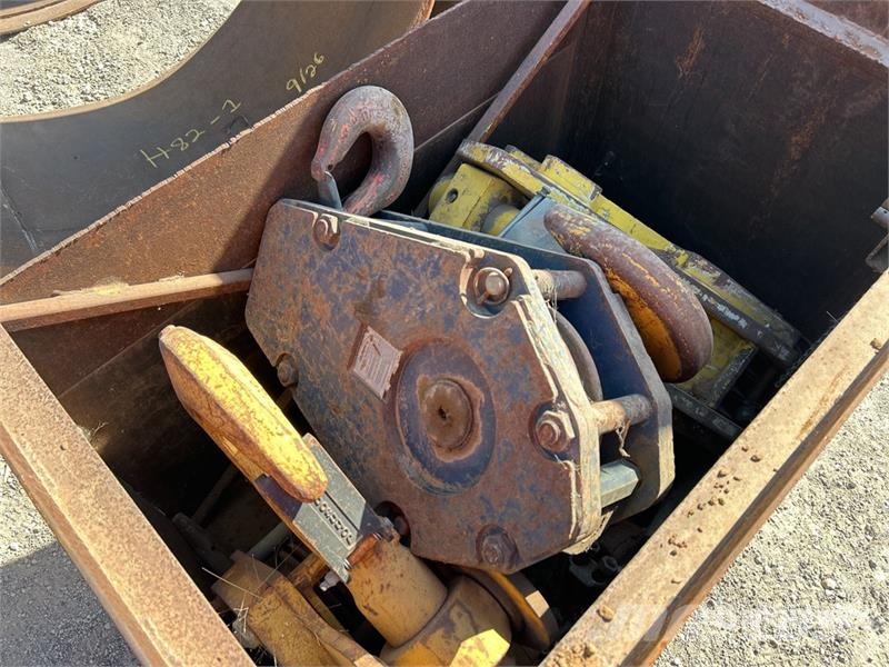  Quantity of (3) Hook Blocks & (1) Overhaul Ball أجزاء ومعدات رافعات