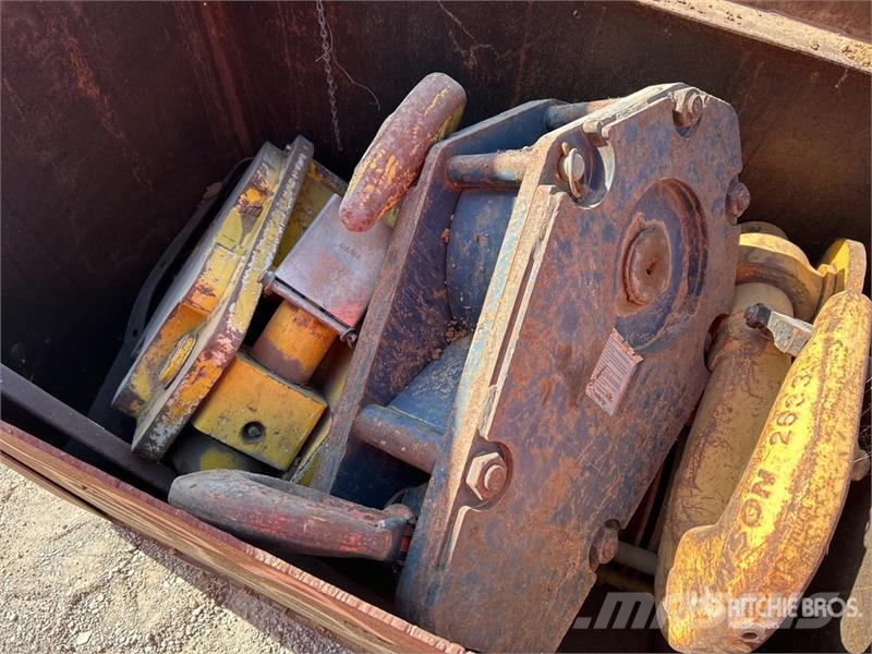  Quantity of (3) Hook Blocks & (1) Overhaul Ball أجزاء ومعدات رافعات