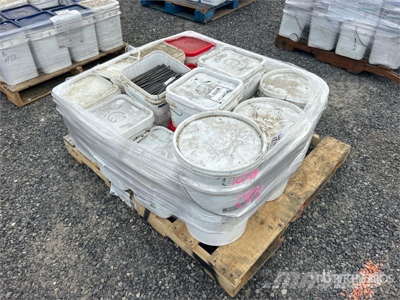  Quantity of 3 in to 8 in Fasteners (Unused) 其他