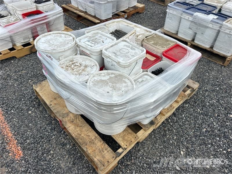 Quantity of 3 in to 8 in Fasteners (Unused) 其他
