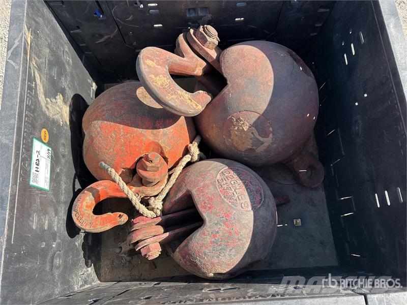  Quantity of (3) Overhaul Ball Delovi i oprema za kran