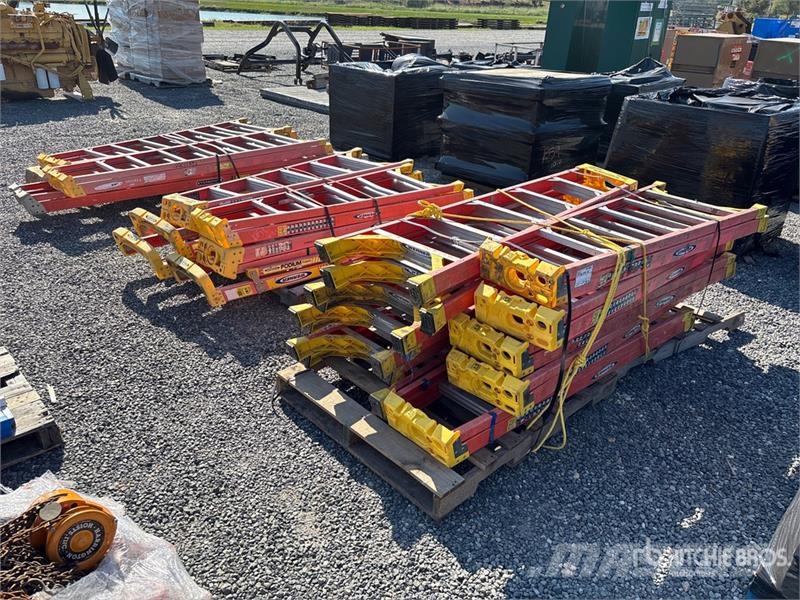 Quantity of (3) Pallets of Werner 6 ft- 10 ft Fibe Stiger og platforme