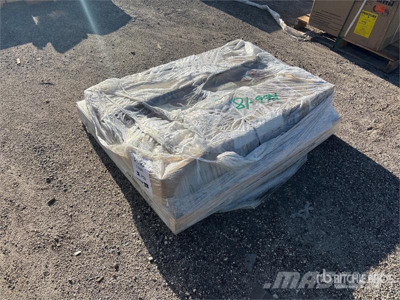 Quantity of (3) Pallets of Arcan 4 ft Farm Jack Építőipar - Egyebek